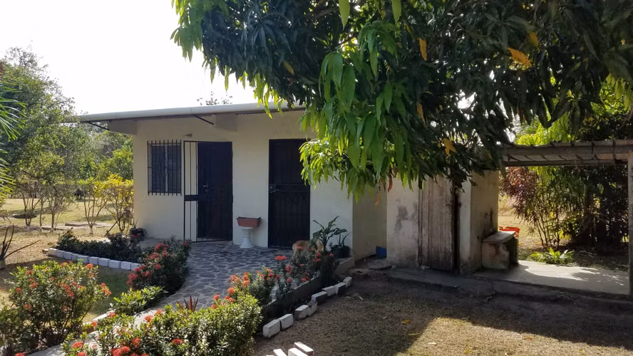 Lote de 1.4 hectáreas con casa de campo en Río Hato