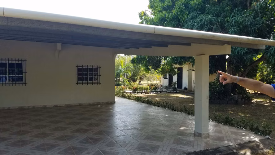 Lote de 1.4 hectáreas con casa de campo en Río Hato