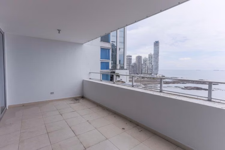 Venta de Apartamento en Avenida Balboa " Ganga"