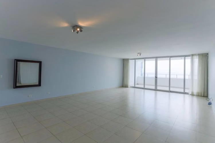 Venta de Apartamento en Avenida Balboa " Ganga"