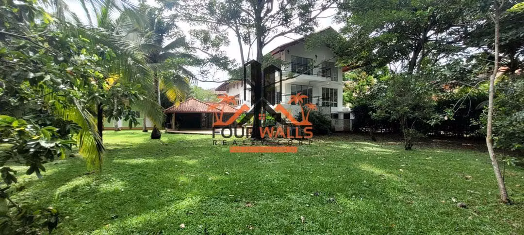 En Venta de Hermosa Casa en Albrook –  Espacios Amplios