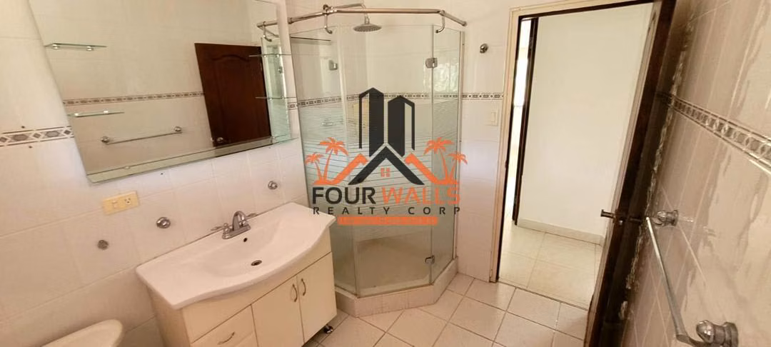 En Venta de Hermosa Casa en Albrook –  Espacios Amplios