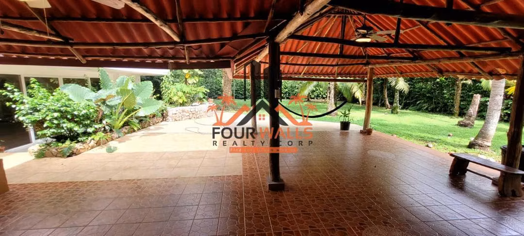 En Venta de Hermosa Casa en Albrook –  Espacios Amplios
