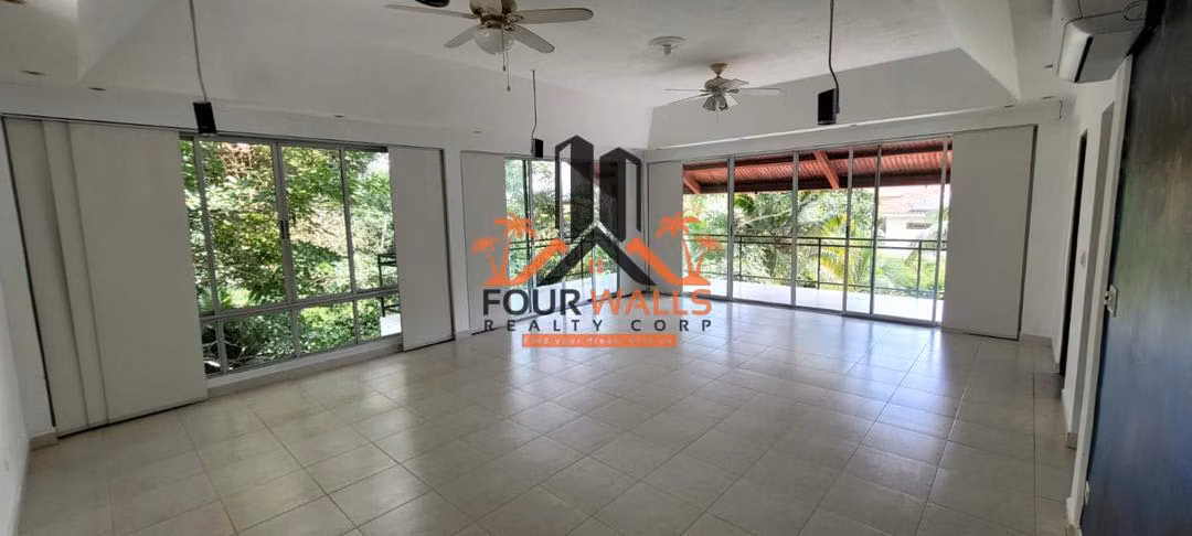 En Venta de Hermosa Casa en Albrook –  Espacios Amplios