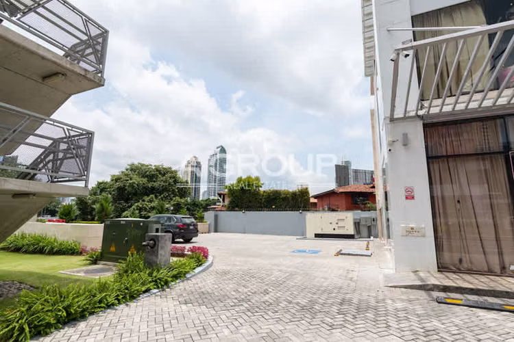 Plaza Brazil 50 - Via Brazil - Se Alquila Local Comercial