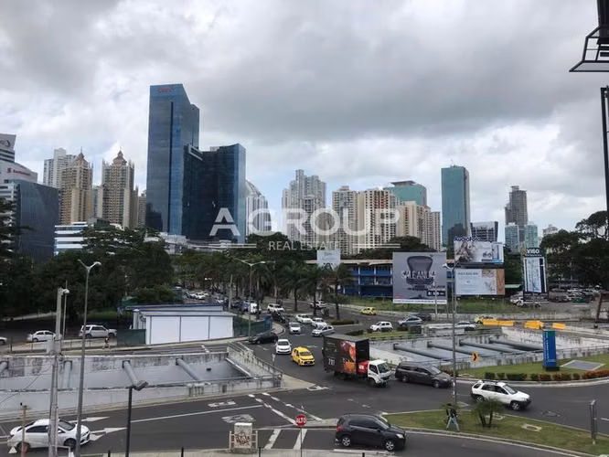 Plaza Brazil 50 - Via Brazil - Se Alquila Local Comercial