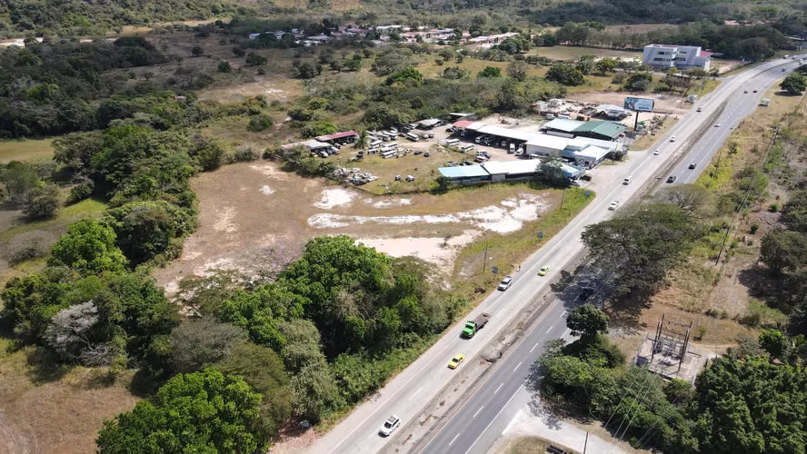 Banco remata Terreno en la entrada de Penonomé - Imagen 3