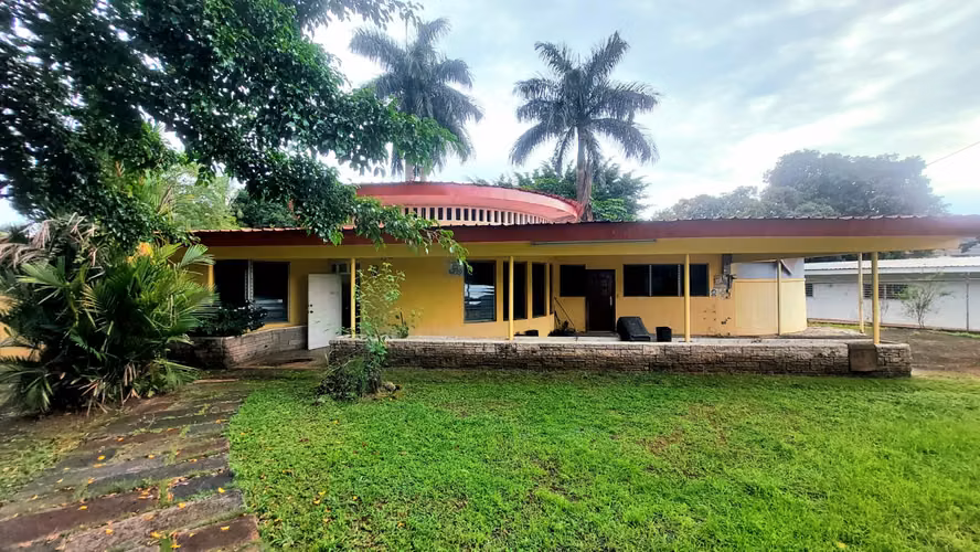 Venta de Casa de 208 m² y 1734 m² de Terreno en Milla 25-5156GG