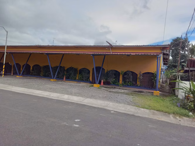 VENDO Terreno con Restaurante y Parrillada