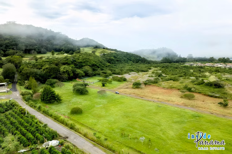 Hermoso Lote en Venta en Residencial Brisas de Volcán Panamá - Imagen 4