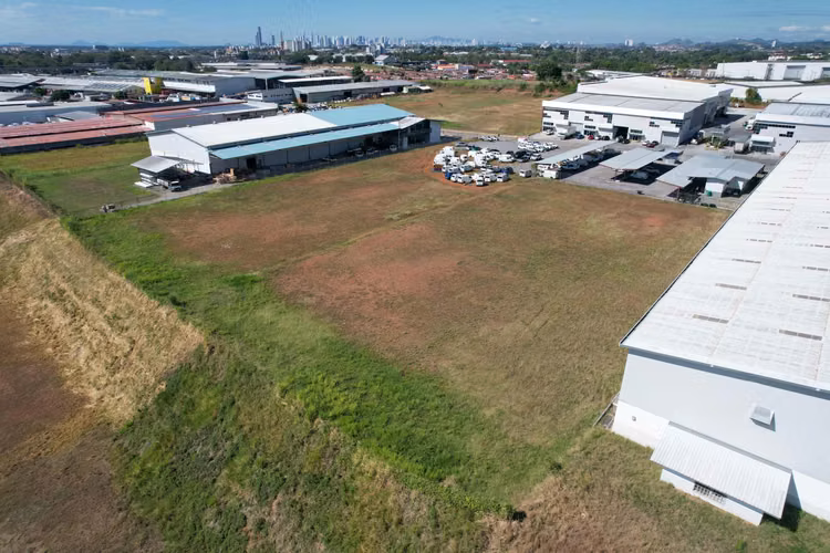 Se vende terreno en Tocumen Commercial Park