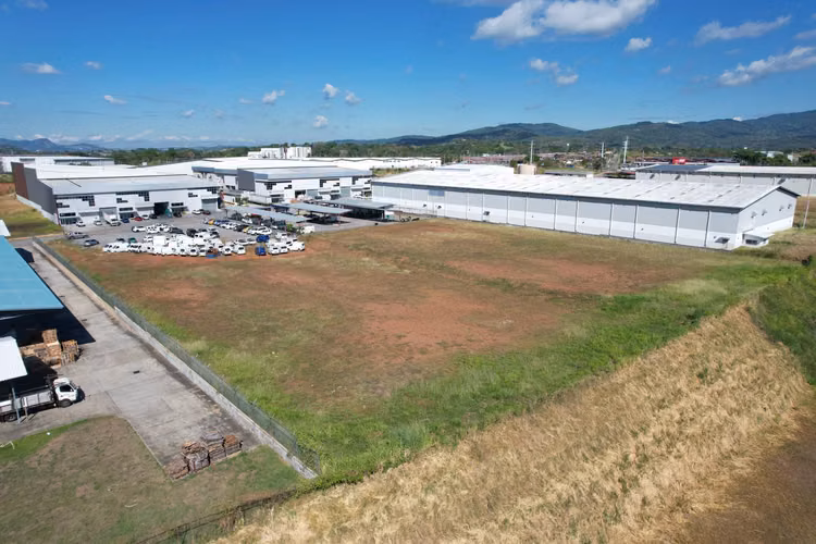 Se vende terreno en Tocumen Commercial Park