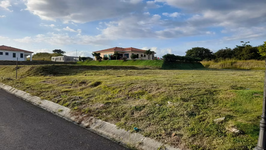 Moderna Casa con Amplio Patio en Hacienda Pacífica, Cerca de las Mejores Playas del Pacífico