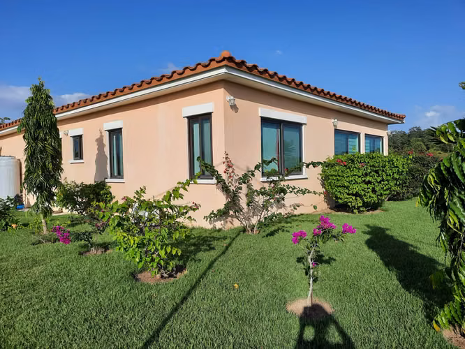 Moderna Casa con Amplio Patio en Hacienda Pacífica, Cerca de las Mejores Playas del Pacífico