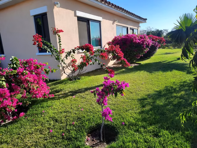 Moderna Casa con Amplio Patio en Hacienda Pacífica, Cerca de las Mejores Playas del Pacífico