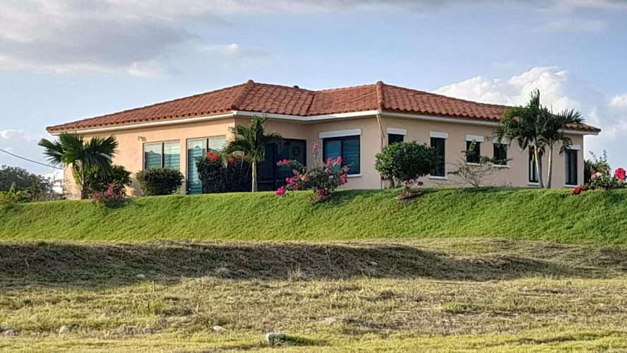Moderna Casa con Amplio Patio en Hacienda Pacífica, Cerca de las Mejores Playas del Pacífico