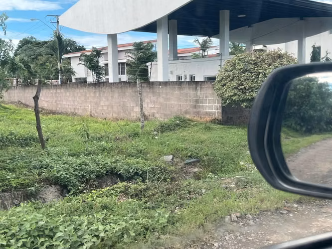 Sale of land at the beach in Gorgona