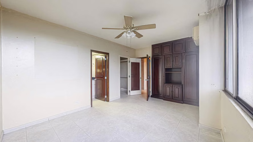 Venta de espacioso apartamento en Torre Cerromar – Bella Vista