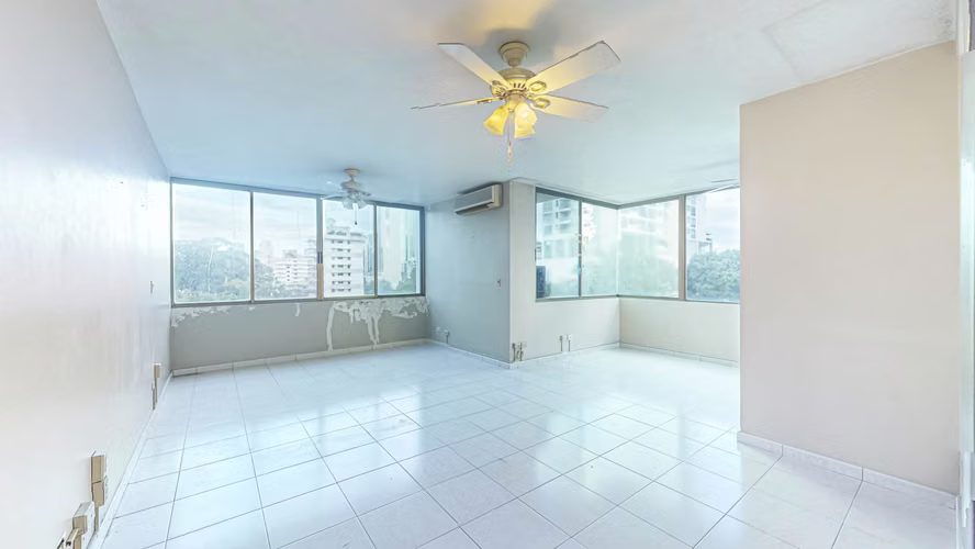 Venta de espacioso apartamento en Torre Cerromar – Bella Vista
