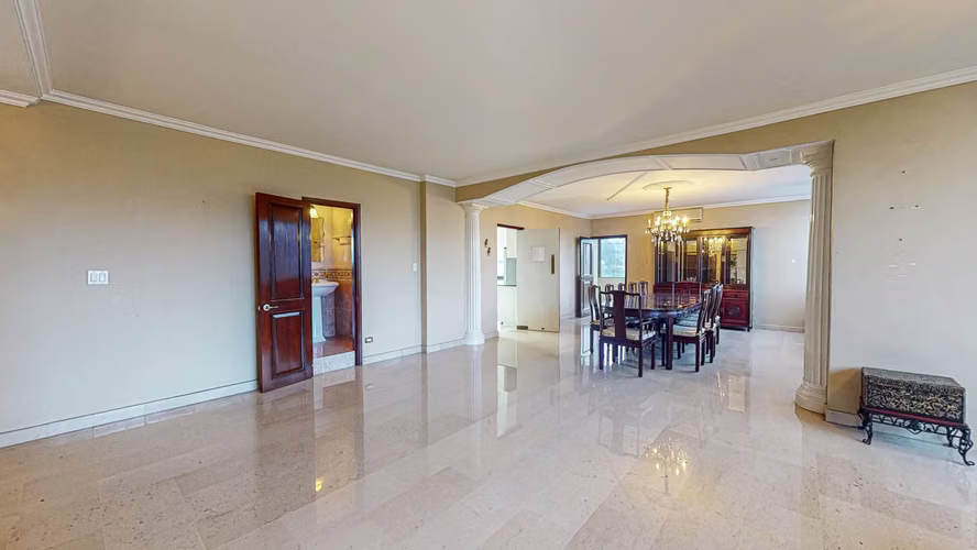 Venta de espacioso apartamento en Torre Cerromar – Bella Vista