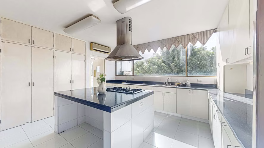 Venta de espacioso apartamento en Torre Cerromar – Bella Vista