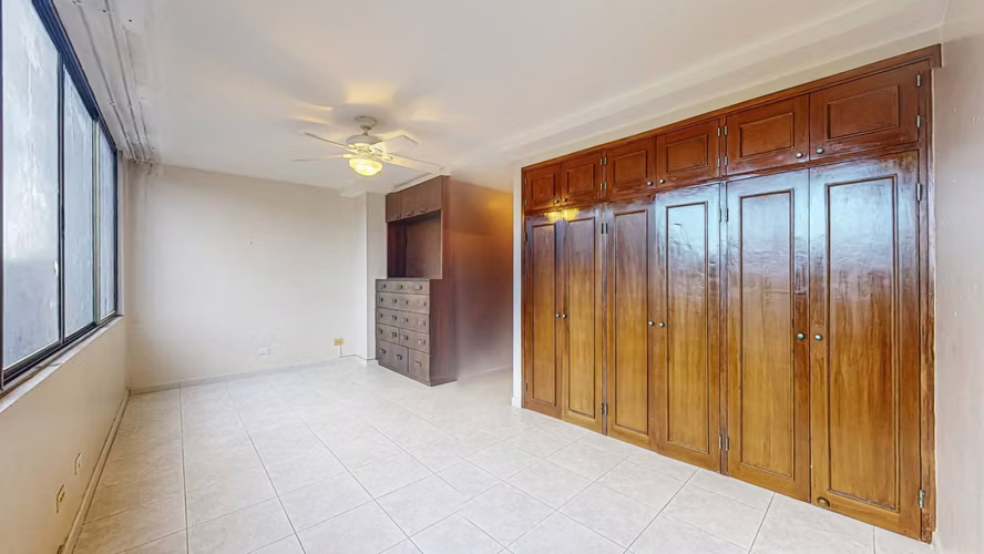 Venta de espacioso apartamento en Torre Cerromar – Bella Vista