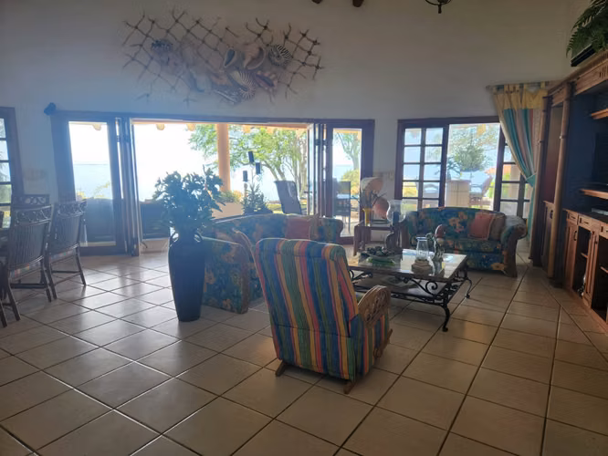 SE VENDE o ALQUILA HERMOSA CASA DE PLAYA EN CHUMICO REDONDO