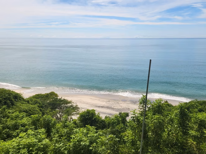 SE VENDE o ALQUILA HERMOSA CASA DE PLAYA EN CHUMICO REDONDO