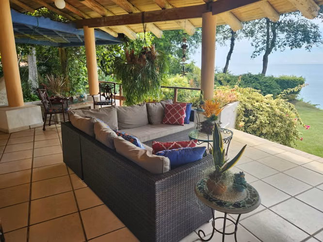 SE VENDE o ALQUILA HERMOSA CASA DE PLAYA EN CHUMICO REDONDO
