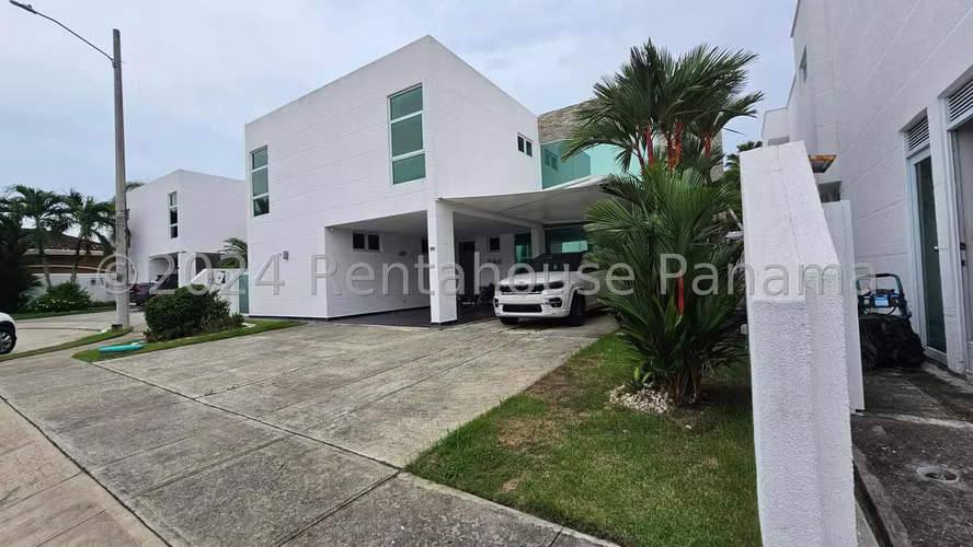 Venta de Casa Modelo Spaccato en PH Costa Esmeralda, Costa Sur 26-1203GG