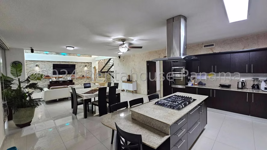 Venta de Casa Modelo Spaccato en PH Costa Esmeralda, Costa Sur 26-1203GG