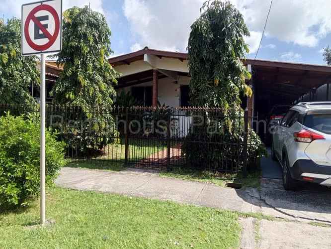 Venta de Casa con 559 m2 de Terreno en Miraflores, Betania 25-5424GG