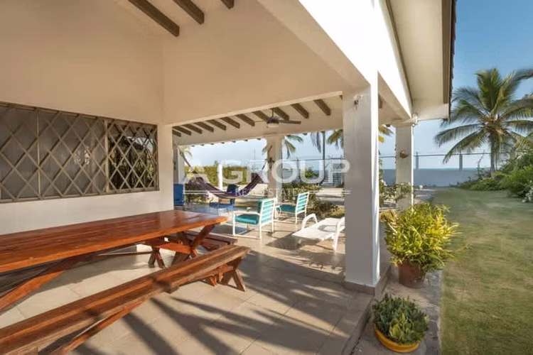 Playa Blanca - Se Vende Casa Frente al Mar
