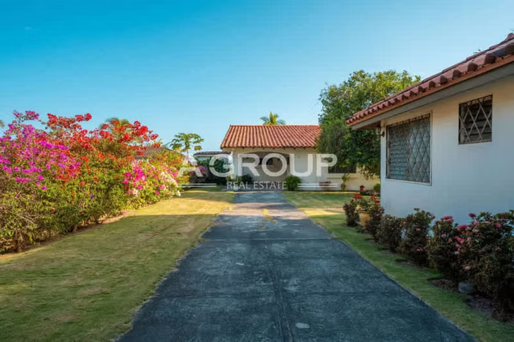 Playa Blanca - Se Vende Casa Frente al Mar