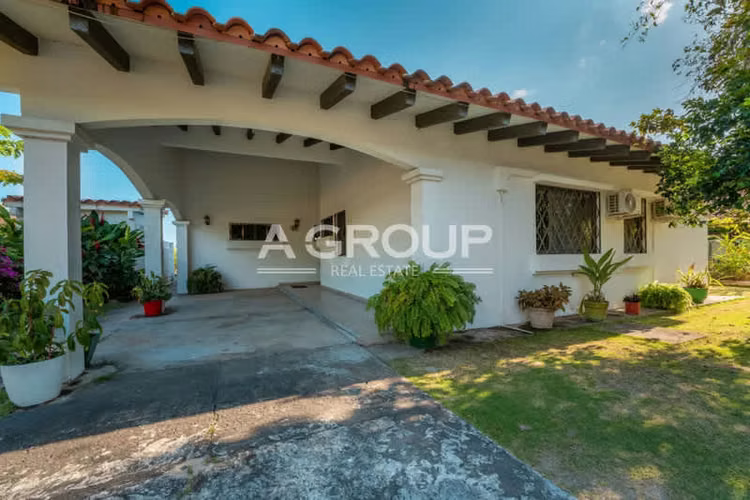 Playa Blanca - Se Vende Casa Frente al Mar