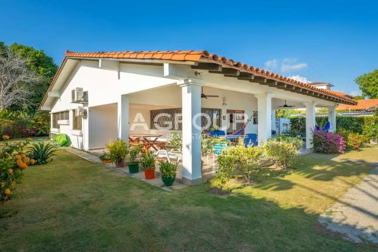 Playa Blanca - Se Vende Casa Frente al Mar