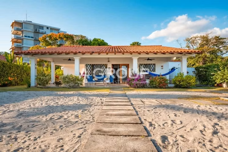 Playa Blanca - Se Vende Casa Frente al Mar
