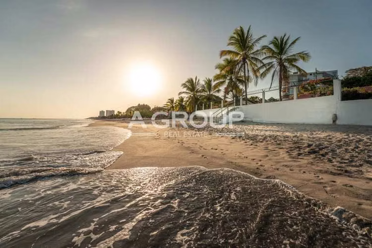 Playa Blanca - Se Vende Casa Frente al Mar
