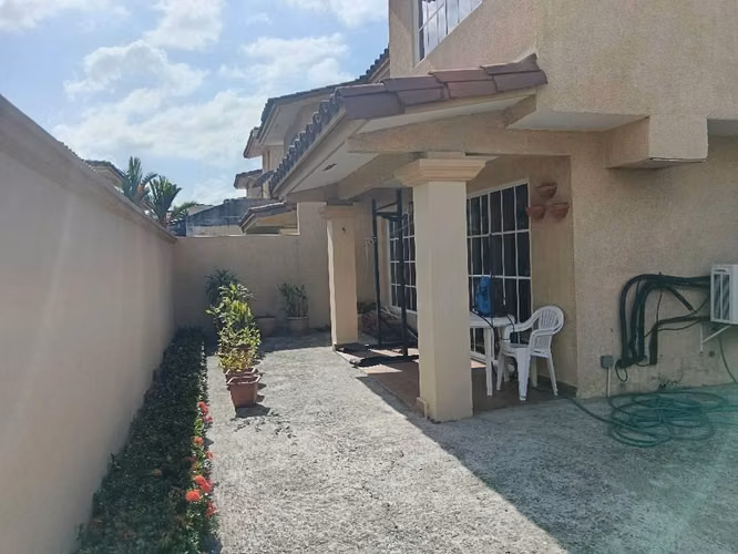 Dorado Springs, hermosa casa 3r 3.5b $370,000