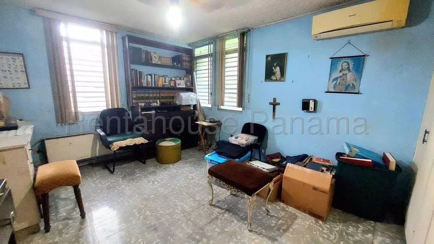 Venta de Casa con 1761 m2 de Terreno en Milla 8.1, Las Cumbres 25-5383GG