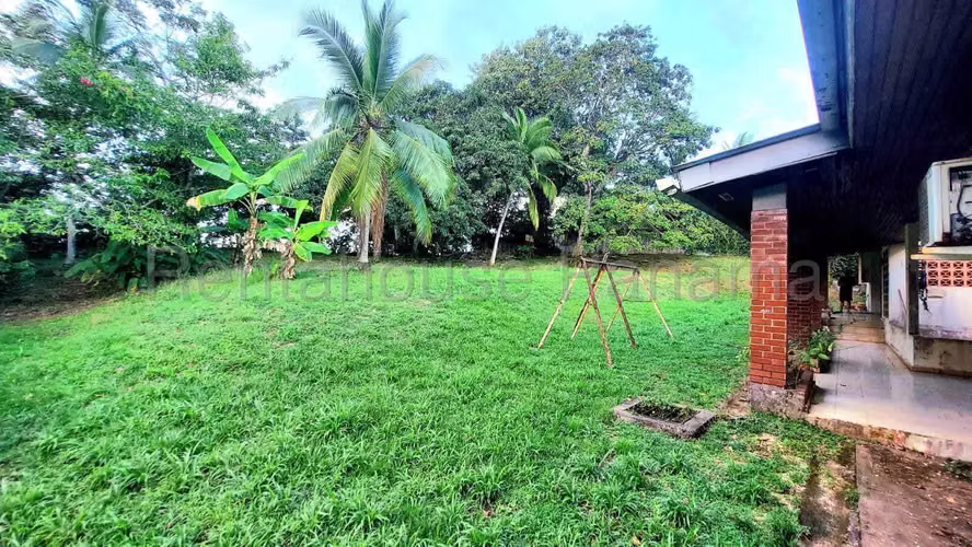 Venta de Casa con 1761 m2 de Terreno en Milla 8.1, Las Cumbres 25-5383GG
