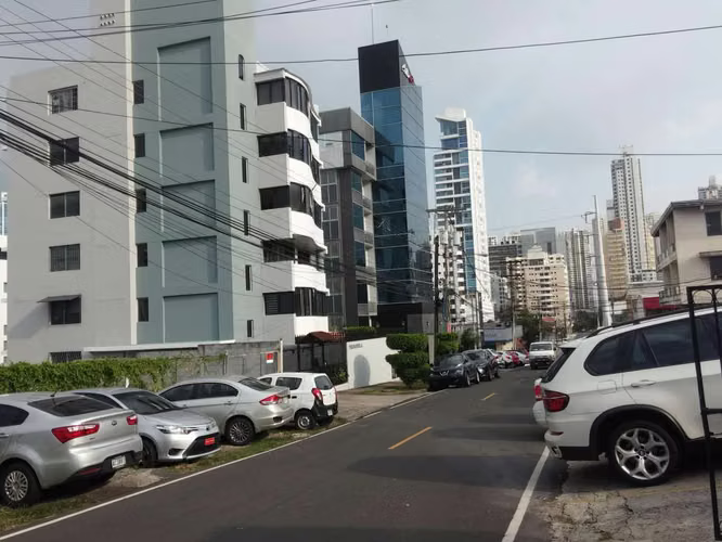 Vendo Terreno de 578 m2 con Ubicación Estratégica, San Fco. 25-3589GG