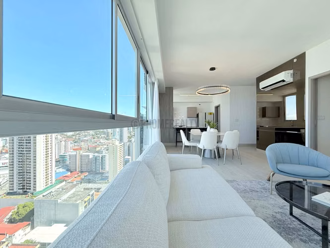 Amplio apartamento en Obarrio disponible para Venta