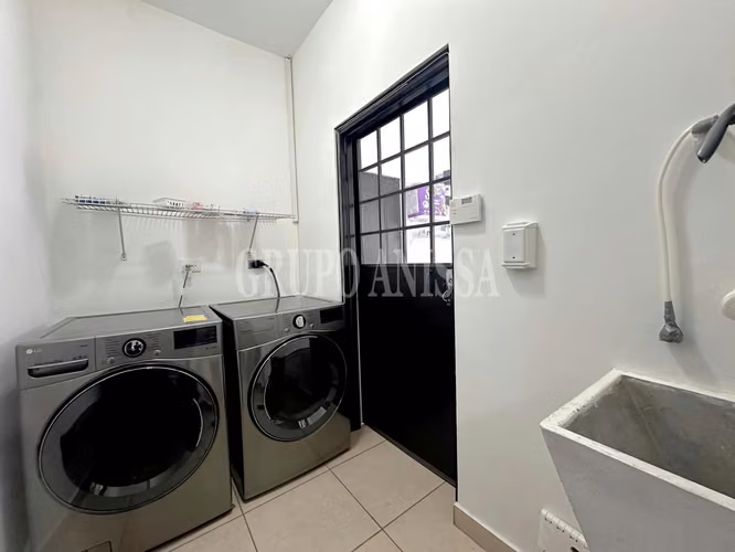Se Vende hermosa Casa en Hacienda Pacífica con Casita de Huéspedes