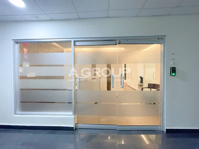 Ocean Business Plaza - Se vende oficina amoblada