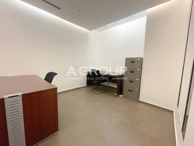 Ocean Business Plaza - Se vende oficina amoblada