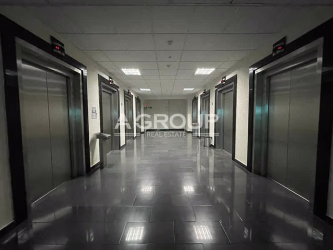 Ocean Business Plaza - Se vende oficina amoblada