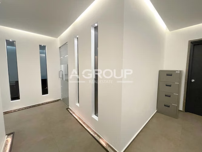 Ocean Business Plaza - Se vende oficina amoblada