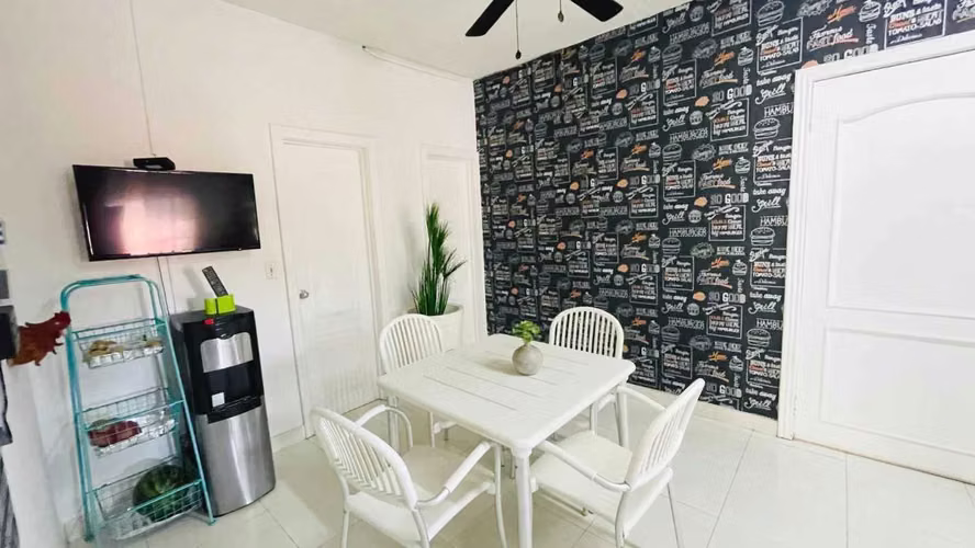 VENTA,  COMO NUEVA, FUENTE DEL FRESNO, MUY POR DEBAJO DEL AVALUO, PRECIO REBAJADO POR MUDANZA