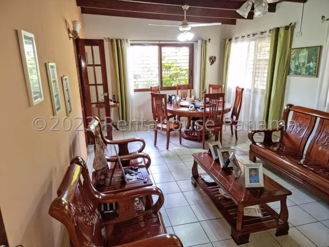 Venta de Casa Unifamiliar con 420 m2 de Construcción en Betania 25-5935GG